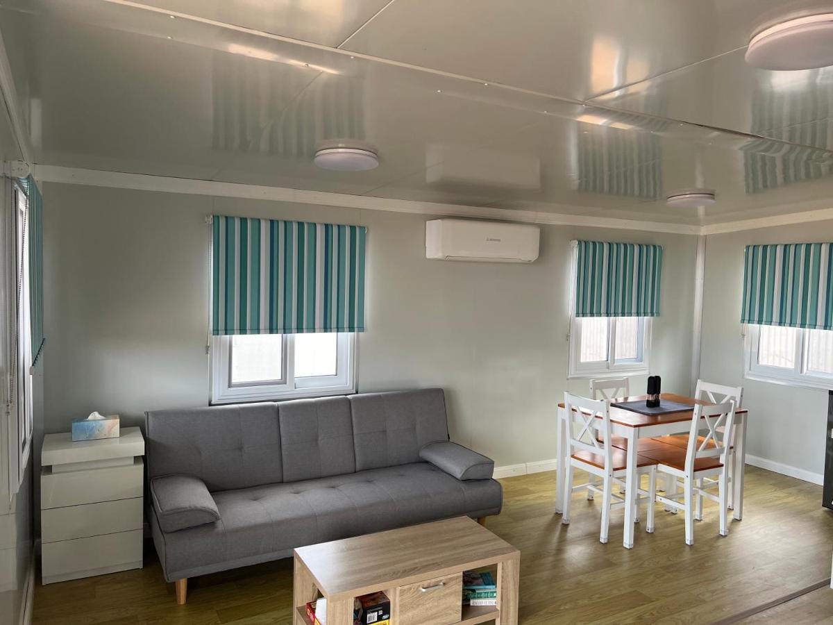 White Cliffs Self Contained Cabin Accommodation Экстерьер фото